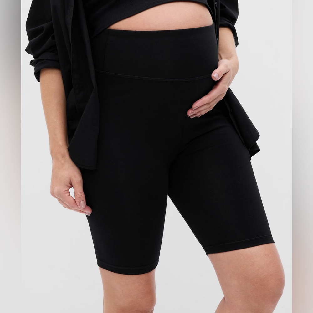 Maternity Gap black bike shorts (size small)